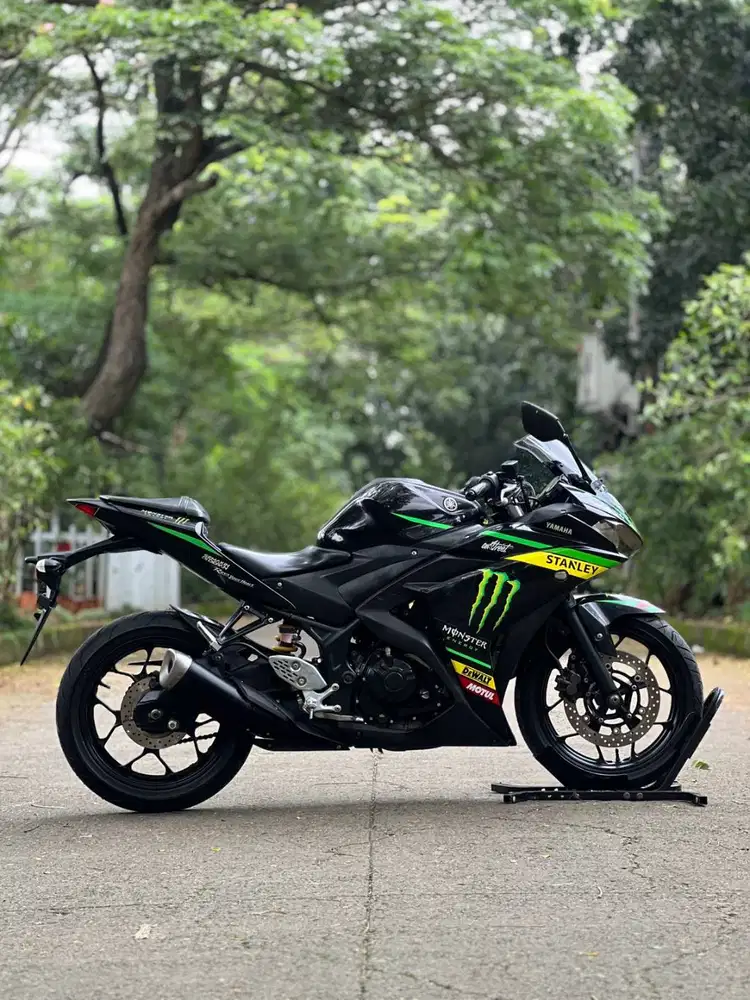 YAMAHA R25 V1 HITAM MONSTER 2015 KM LOW PAJAK PANJANG KAYAK BARU