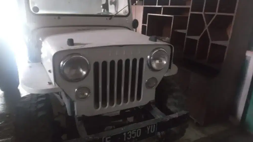 Jeep wilys Kaiser 4x4 bensin tahun 1954