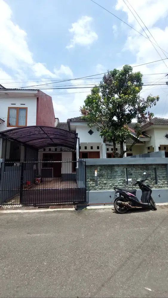 Dijual Rumah siap huni dengan lingkungan yang asri dan nyaman