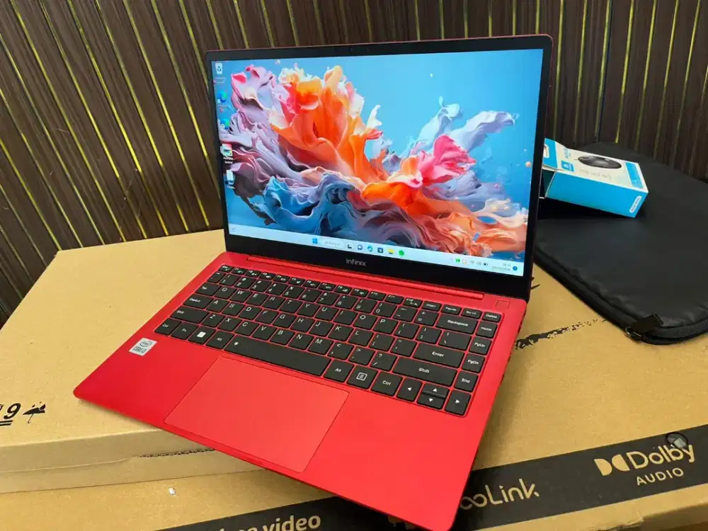 Infinik InBook X2 
Ram 4 ssd 256 core i3 gen10