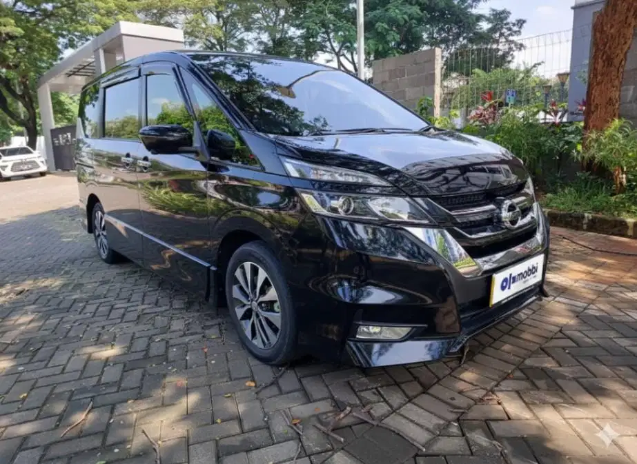 DP RINGAN Nissan Serena 2.0 Highway Star Bensin-AT 2021 Hitam CWIFB