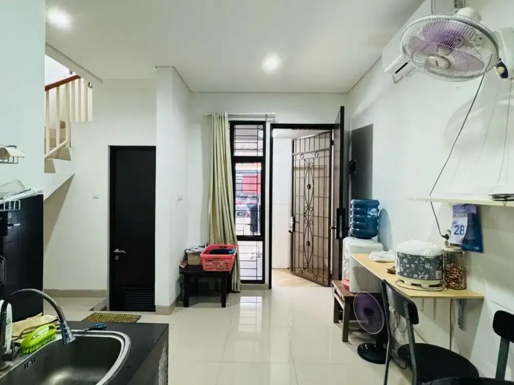 Rumah Bagus Di Clematis Metland Puri Luas 5x11 2 Lantai SHM Hoek Semi Furnished