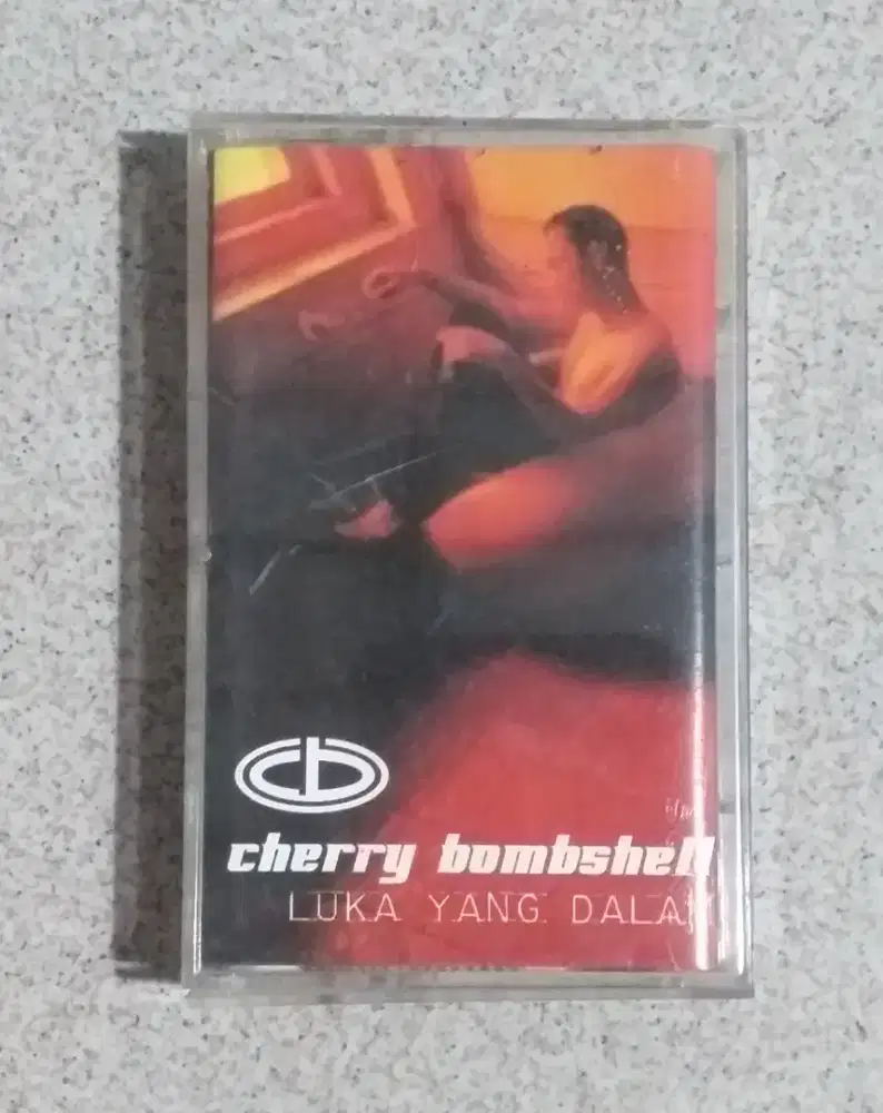 Kaset Cherry Bomnshell Album Luka Yang Dalam.