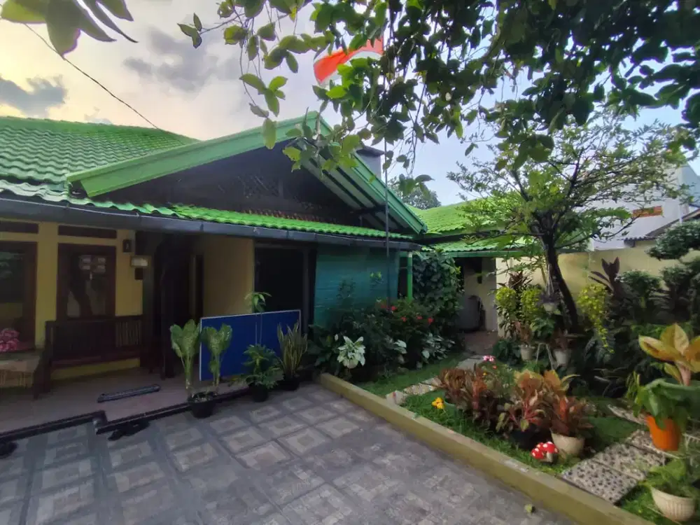 Rumah dan pavilion Jalan Joe M Kahfi 2 Ciganjur Jagakarsa Jakarta Selatan cocok untuk klinik praktik konseling