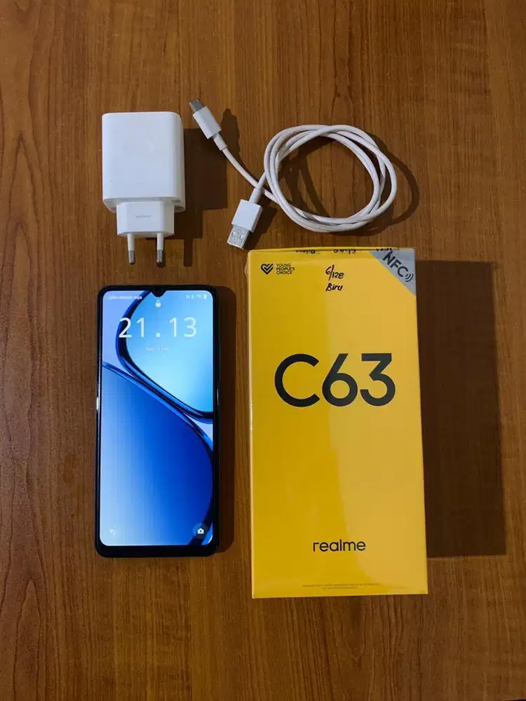 Realme C63 Biru