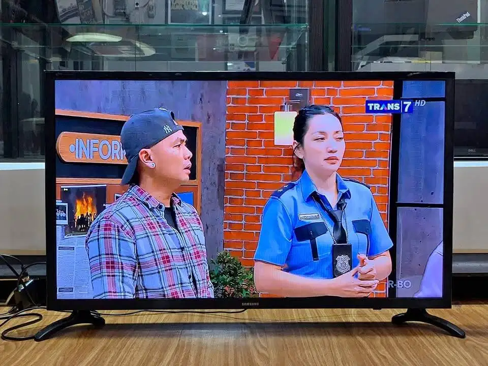LED TV SAMSUNG 32Inch  Display HD Digital TV Jernih