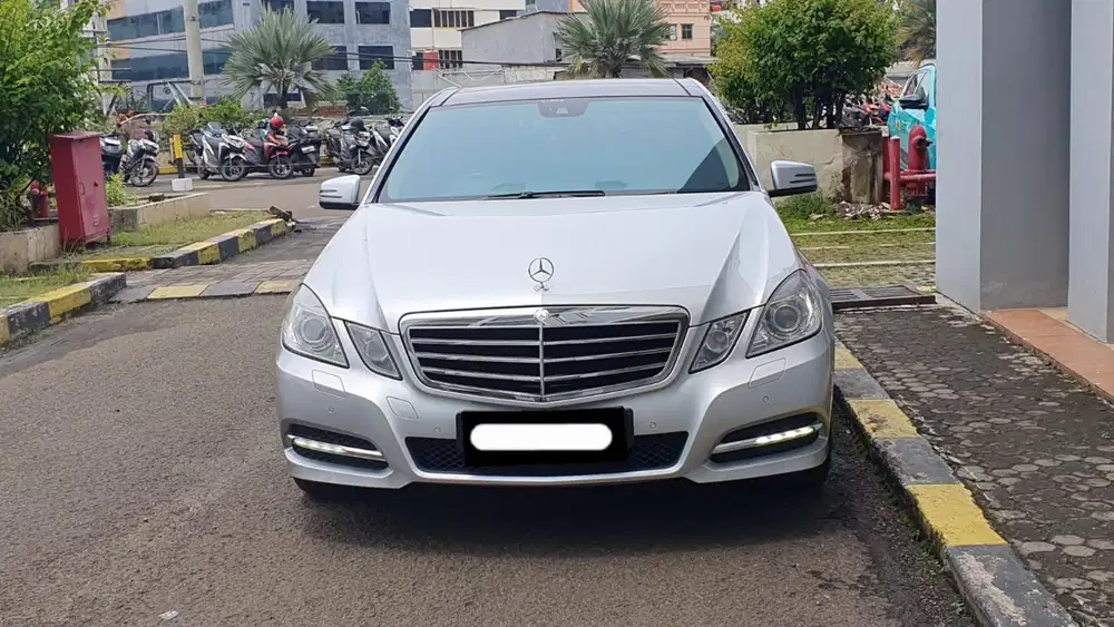 Mercedes benz mercy e300 avantgarde line 2011 silver