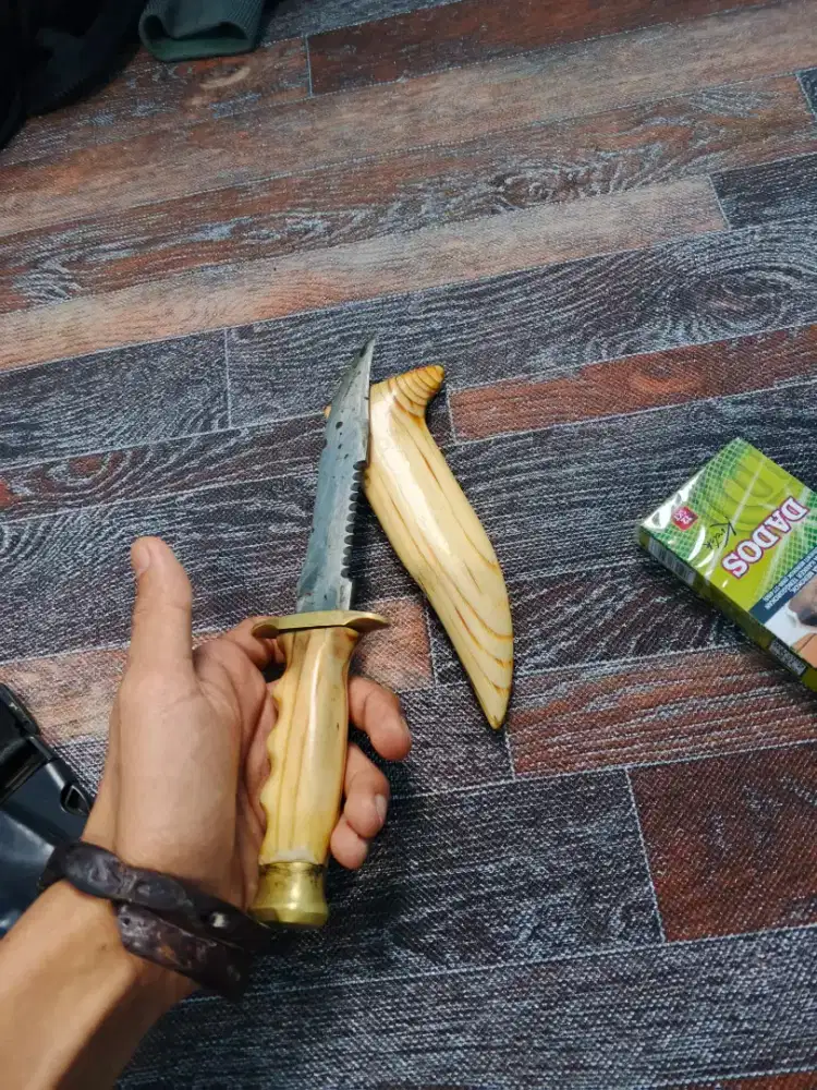 Pisau bayonet sarung gagang kayu jati belando