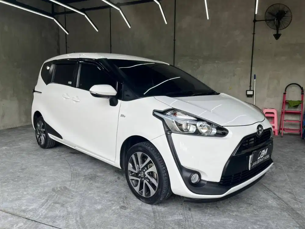 TOYOTA SIENTA 1.5 V CVT 2019