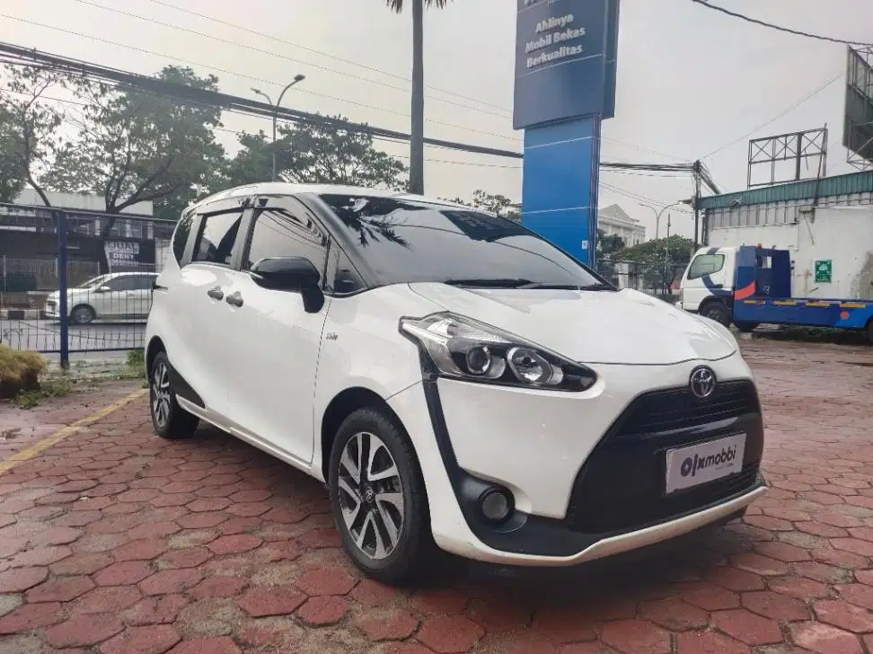 DP MURAH Toyota Sienta 1.5 E Bensin-MT 2017  CSZPB