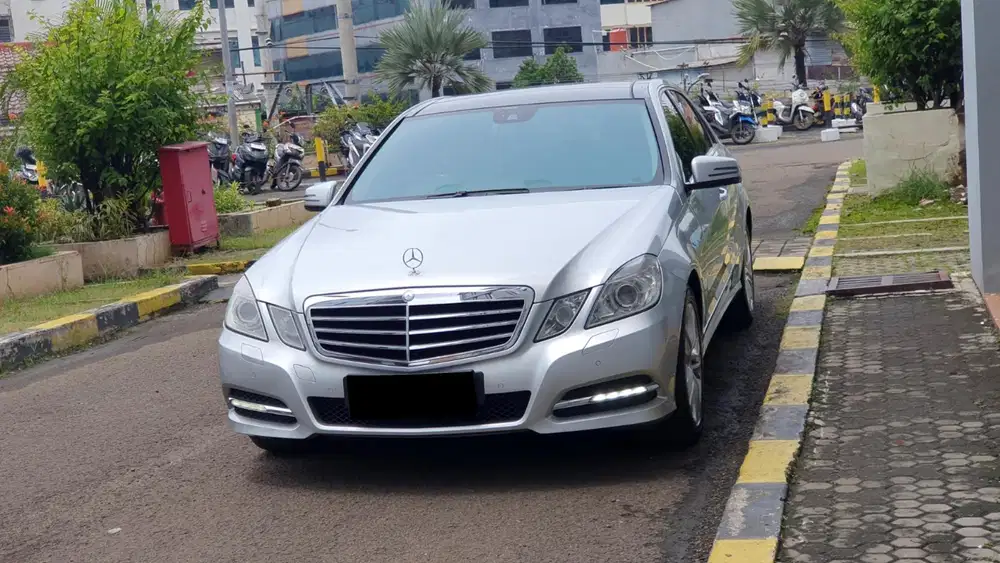 Km47rb mercedes benz mercy e300 avantgarde line 2011 silver