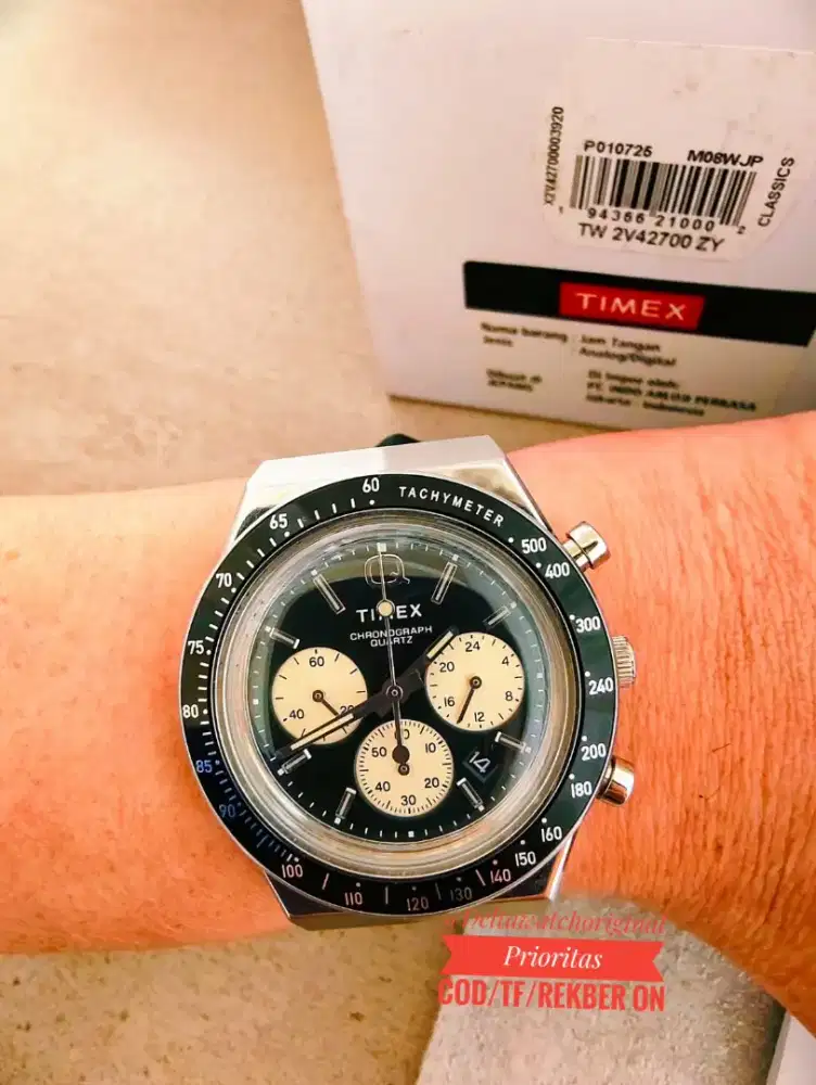 TIMEX Q Tw2V42700 Retro Panda Black Dial Chronograph Fullset Like New