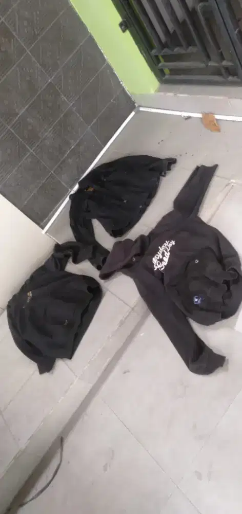 Di jual jeket 3 buah murah aja   1 bahan jeans,2 bahan kain ukuran XL