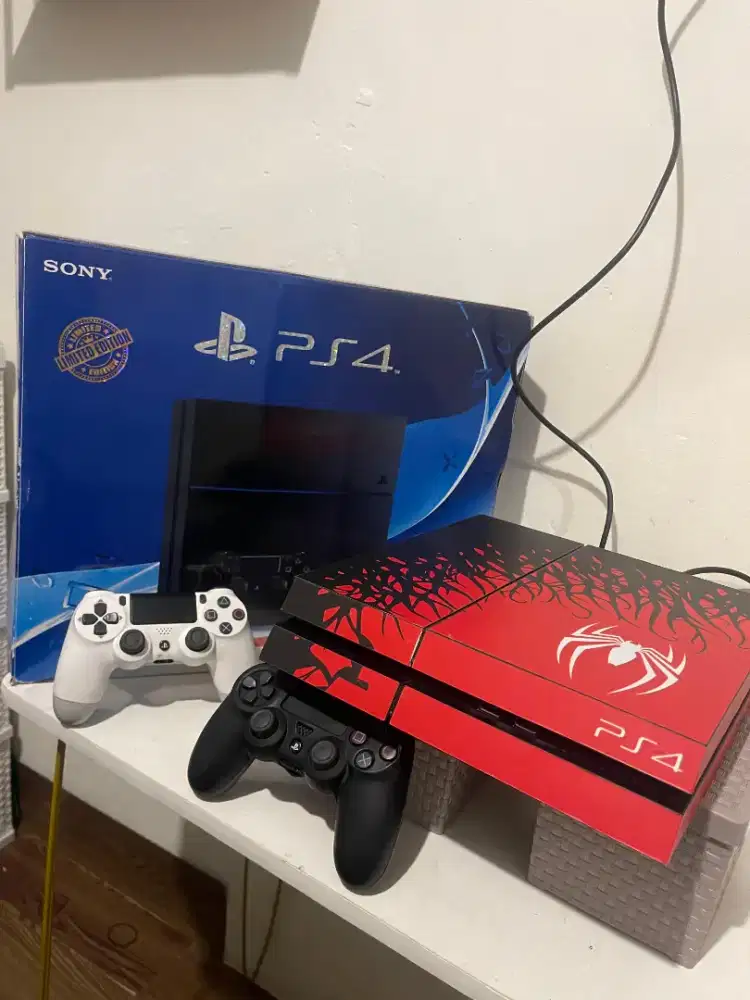 PS 4 Fat limited edition 1 Tb ( 500 + 500 )
