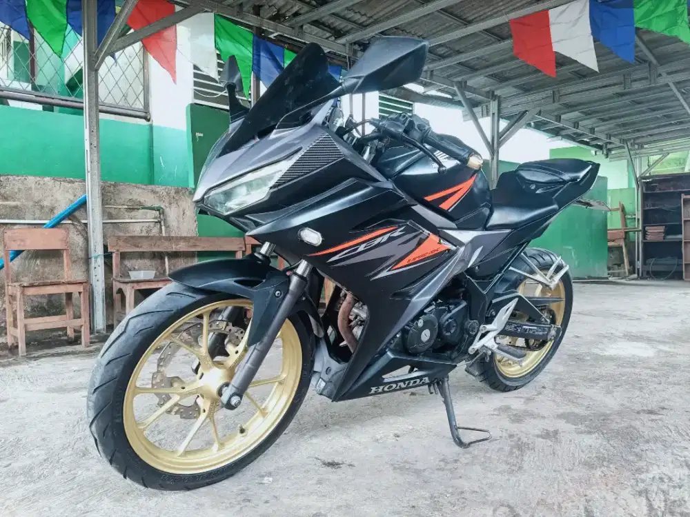 Honda CBR 150R New 6Speed TH 2019 Mulus Km.19Rb Pajak Panjang B Bekasi
