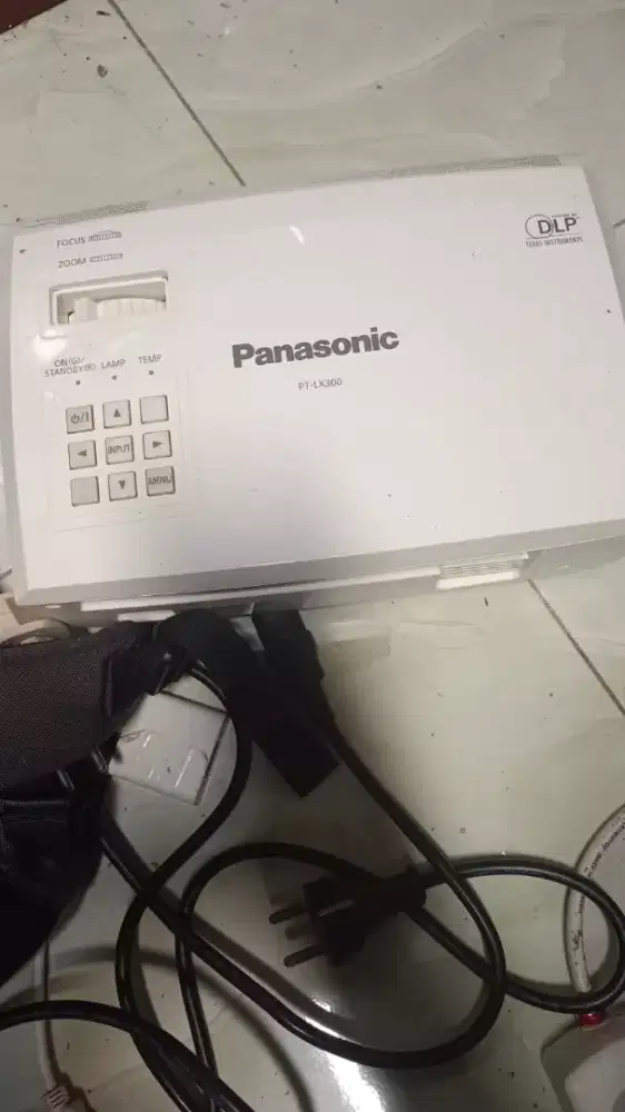 PROYEKTOR 3000 LUMEN HDMI PANASONIC LT-LX300 JAKSEL