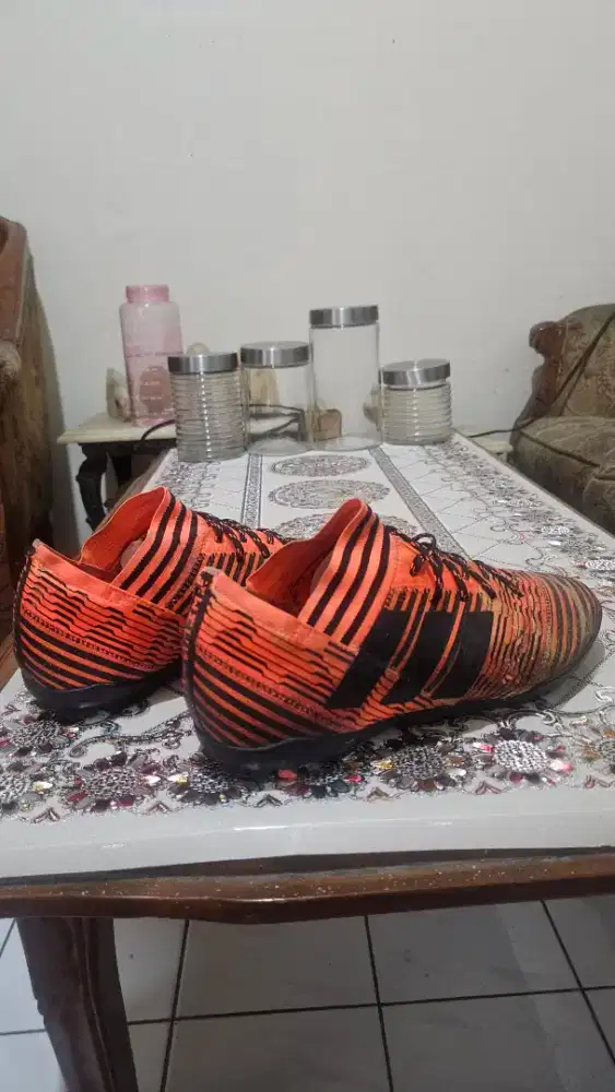 Sepatu futsal / mini soccer adidas nemeziz