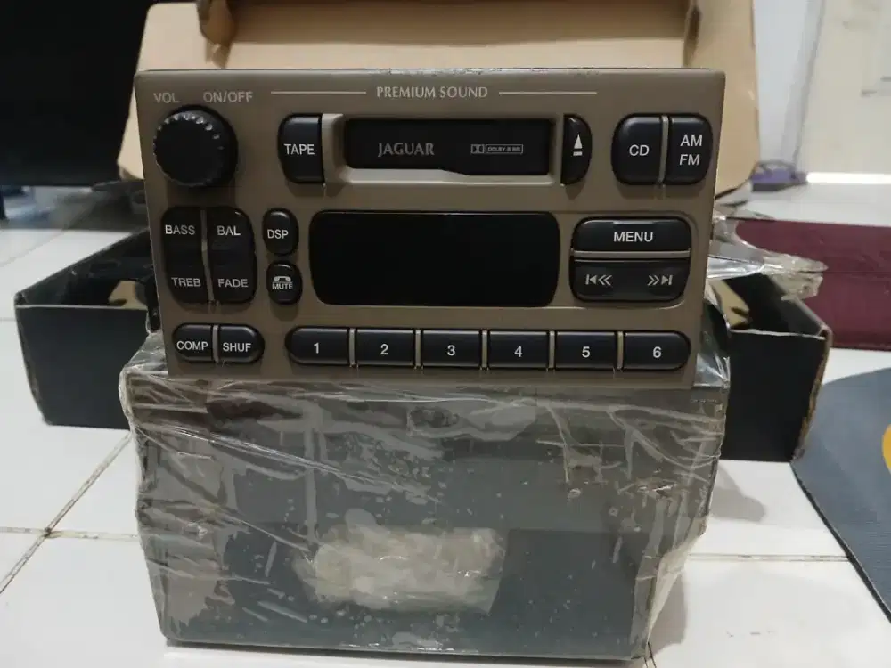 Radio tape dan Compact disc jaguar