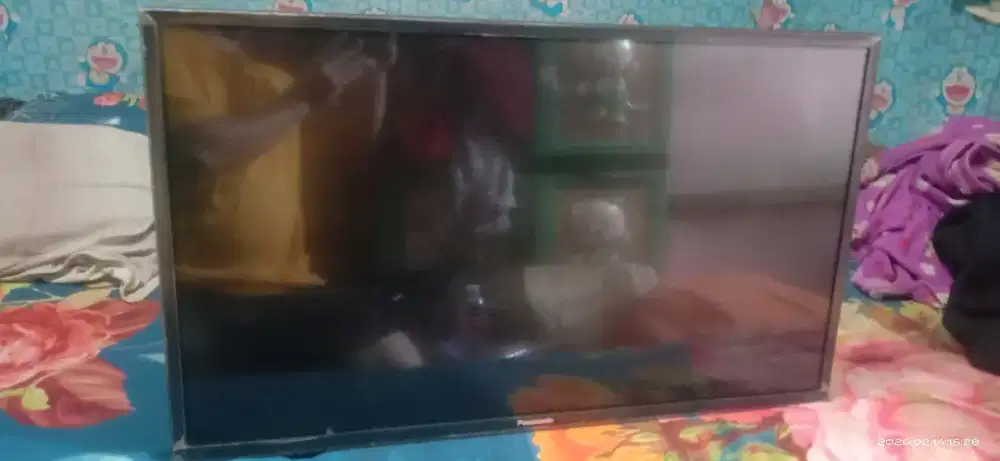 Tv LED panassonic TH-32D305G 32.inc kena layar semua normal