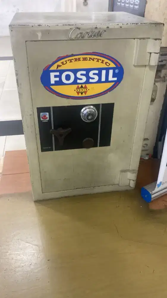 Dijual Brankas CASSA Challenger size IV
Dimensi 100x67x58cm
Berat 570k