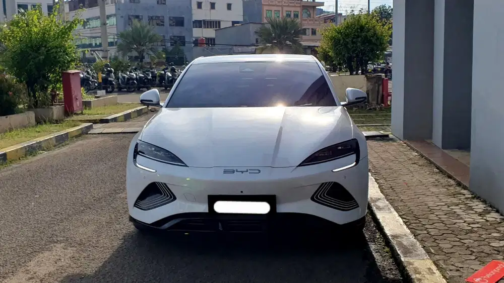 Km 5 rb byd seal performace awd 2024 putih