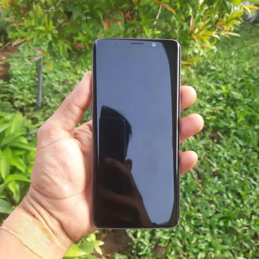 Lcd Samsung s9
kondisi bekas copotan