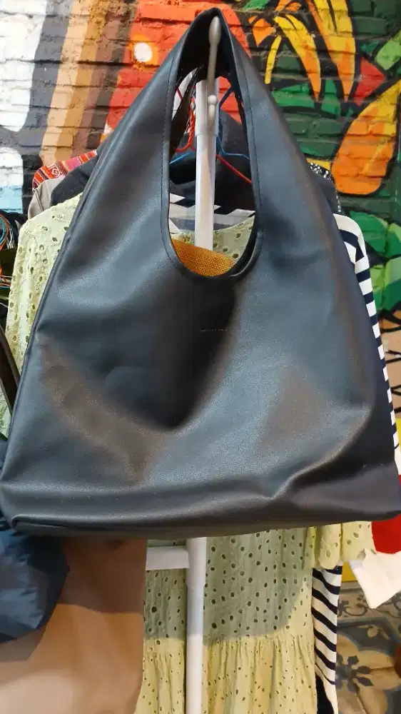 Hobo bags warna hitam