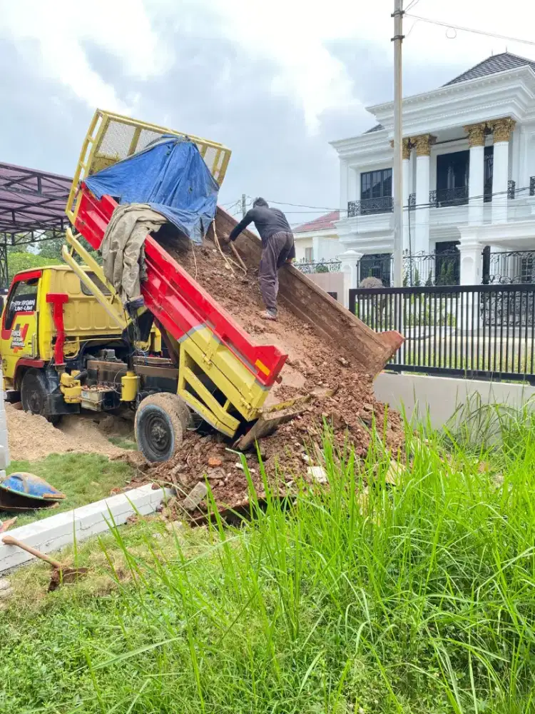Jasa buang puing dan tanah