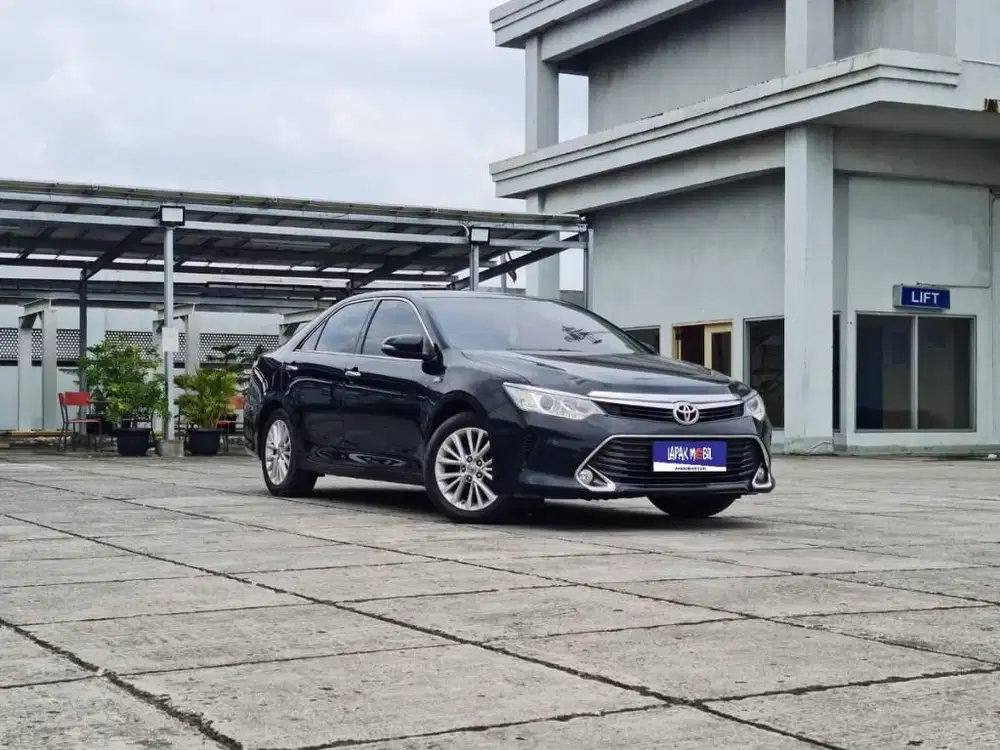 Toyota Camry 2.5 V MATIC AT 2017 Hitam KM 42RB