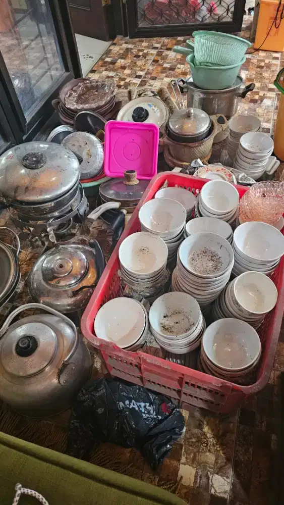 Piring dan barang pecah belah