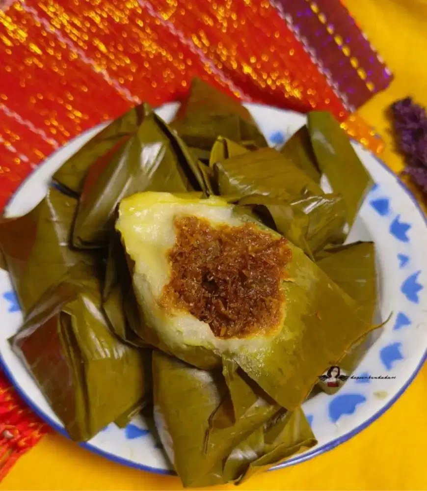 Kue Ketan Hitam/Putih isi Kelapa Gula Merah