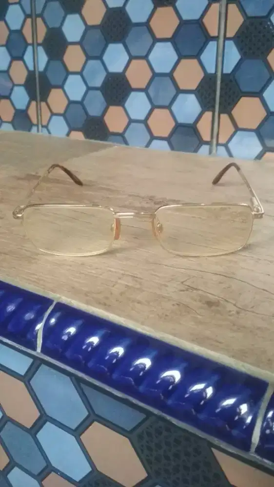 Kacamata Trussardi warna Gold