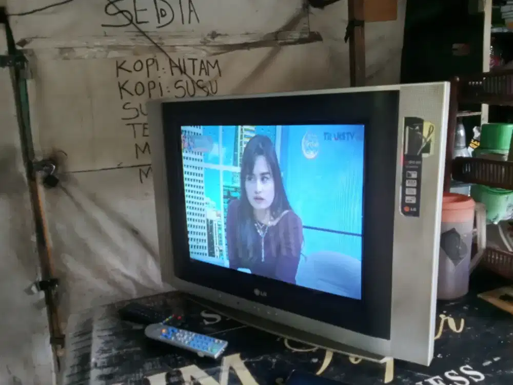 Jual tv 21in slim LG layar dtar plat nomines harga 320 nego