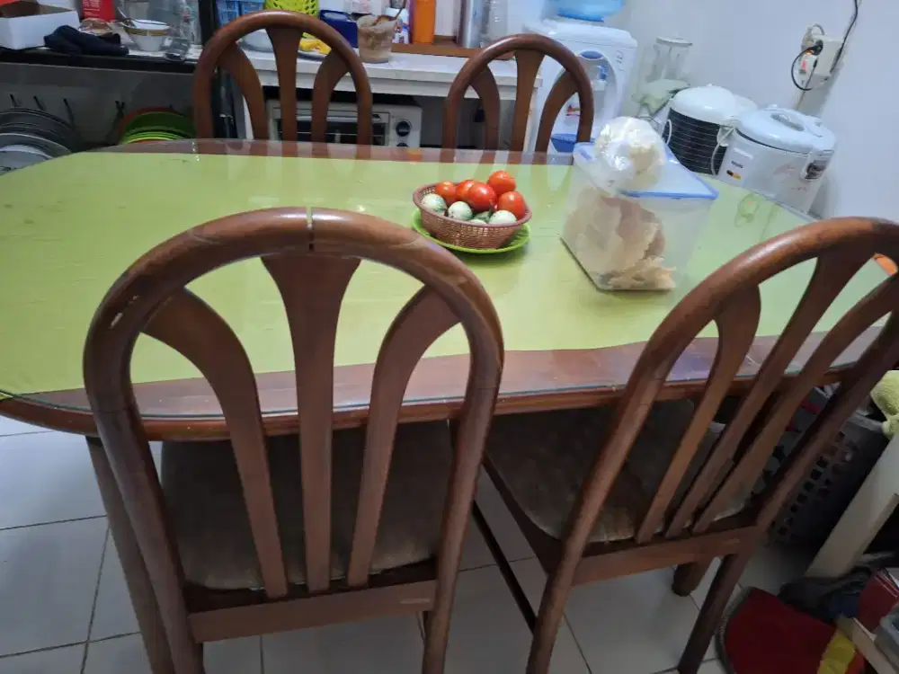 Meja makan kayu dan kursi 4