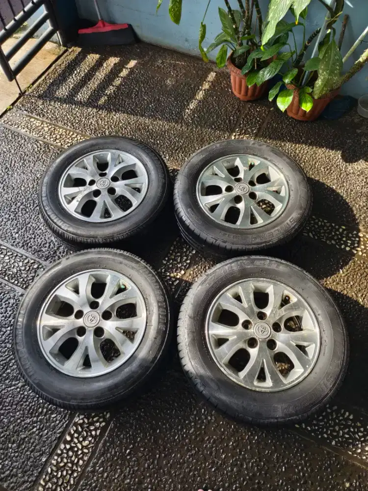 Velg & Ban Copotan Innova 2009