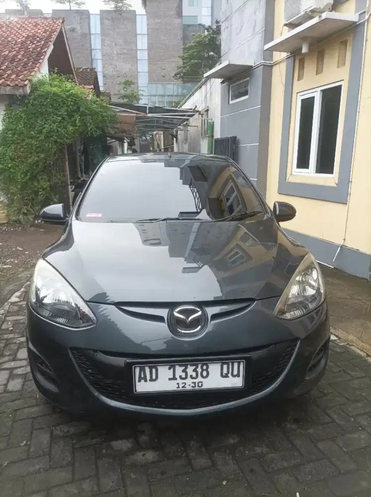 Mazda2 V 2013 M/T, abu2 met, pjk panjang, istimewa,