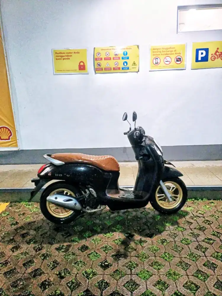 Scoopy prastige hitam 2021
