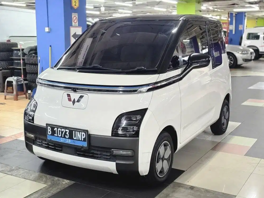 Wuling Air EV long range putih 2022