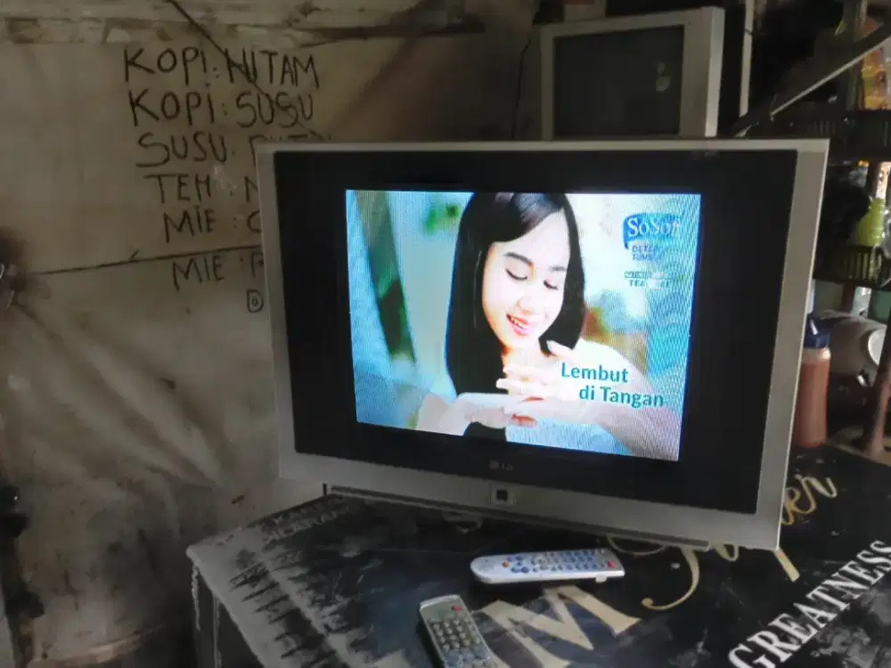 Jual tv 21in LG layar dtar plat nomines harga 300 nego siap antar