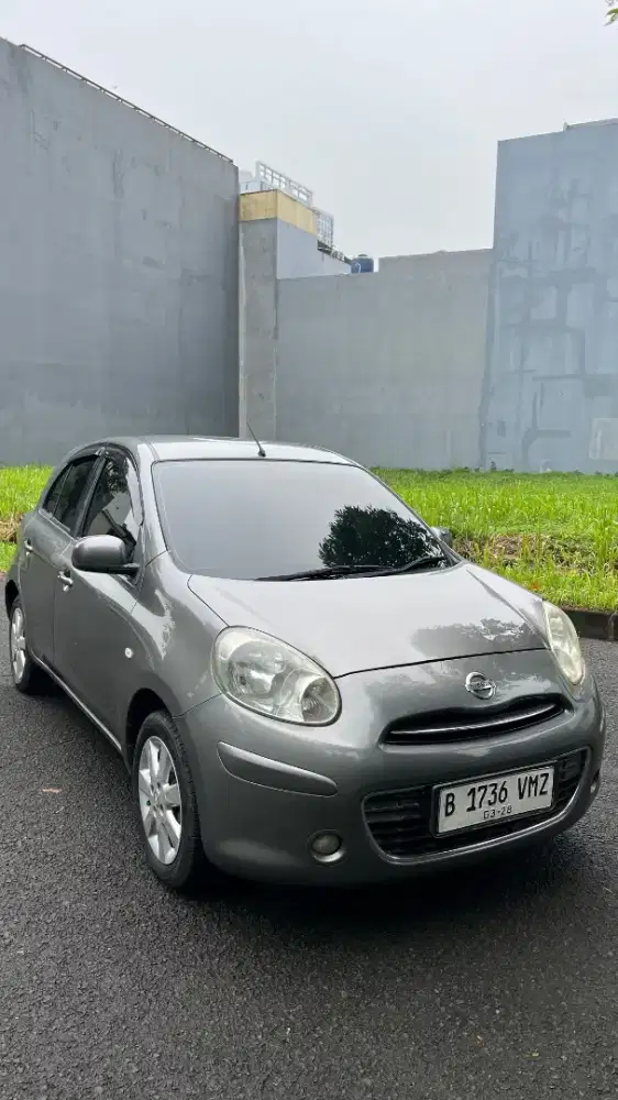 Nissan March XS Matic 2011 Warna Abu