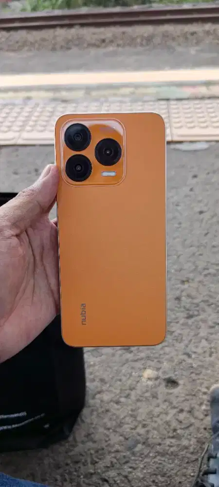 Nubia v70 design 8/128 nfc