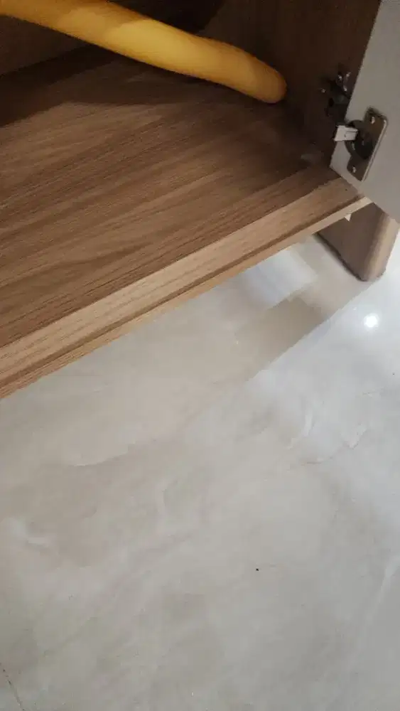 Rak buku kayu estetik