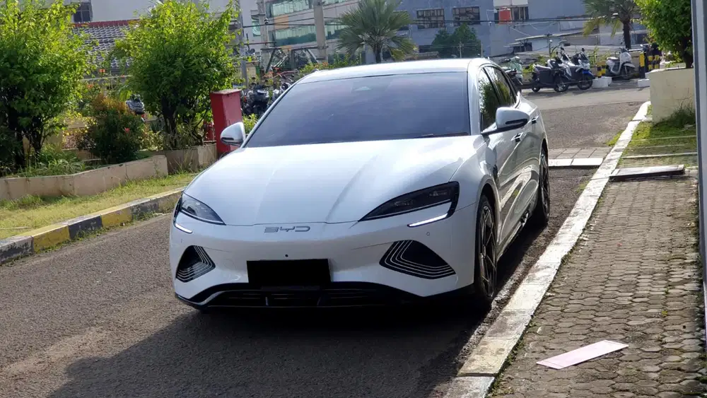 Km 5 rb byd seal performance awd 2024 putih