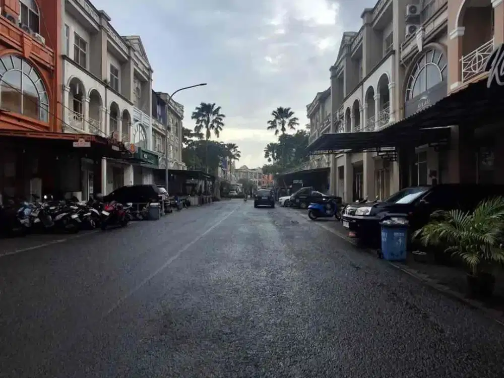 Disewakan Ruko Rapi Siap Huni area Komersil dekat Mall Grand Galaxy Park, Galaxy Bekasi