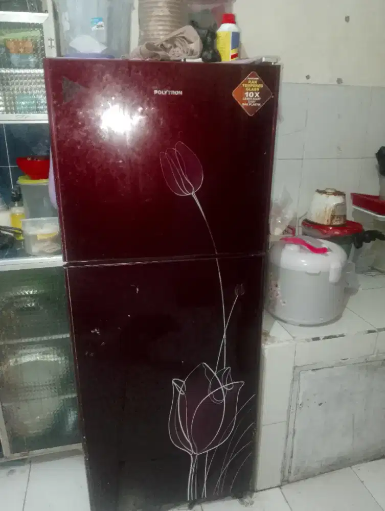 KULKAS POLYTRON