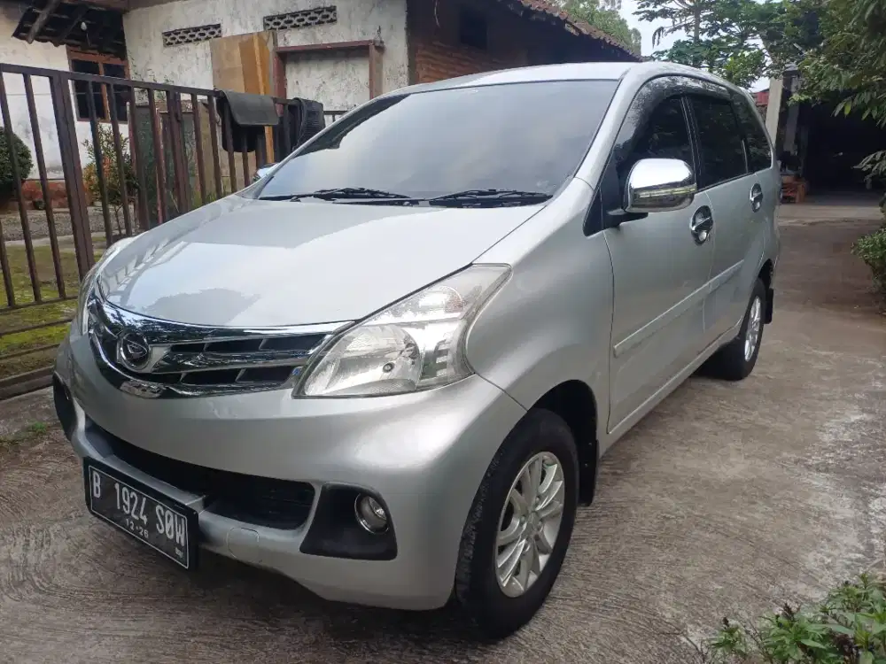 Dijual all new xenia R deluxe 2011 km 43 ribuan