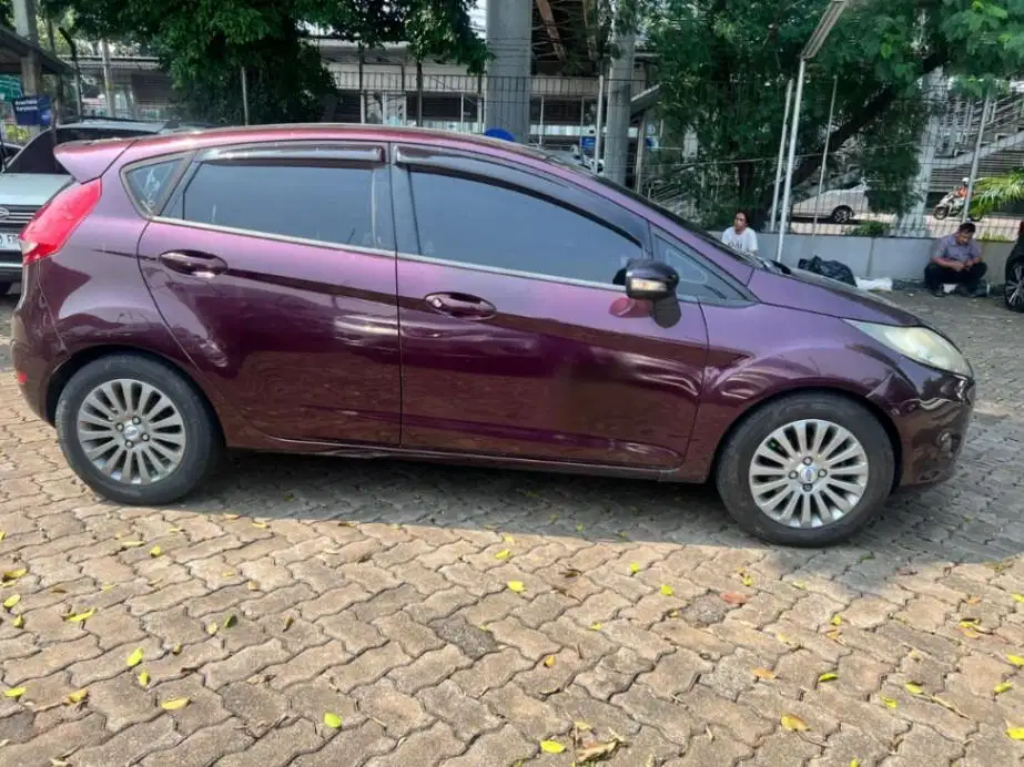 DP Rendah Ford Fiesta 1.6 Bensin-AT 2011 SZA