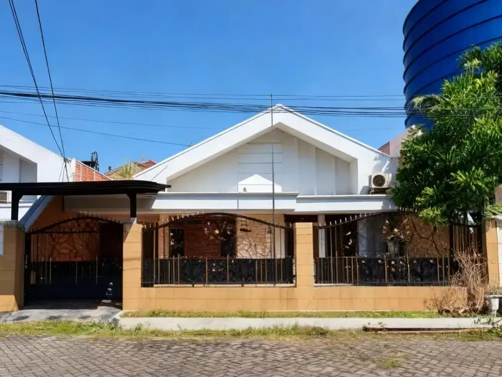 Rumah Manyar Kertoadi STRATEGIS Row 3 mobil SIAP HUNI  Garasi 2, carport, akses pembantu sendiri