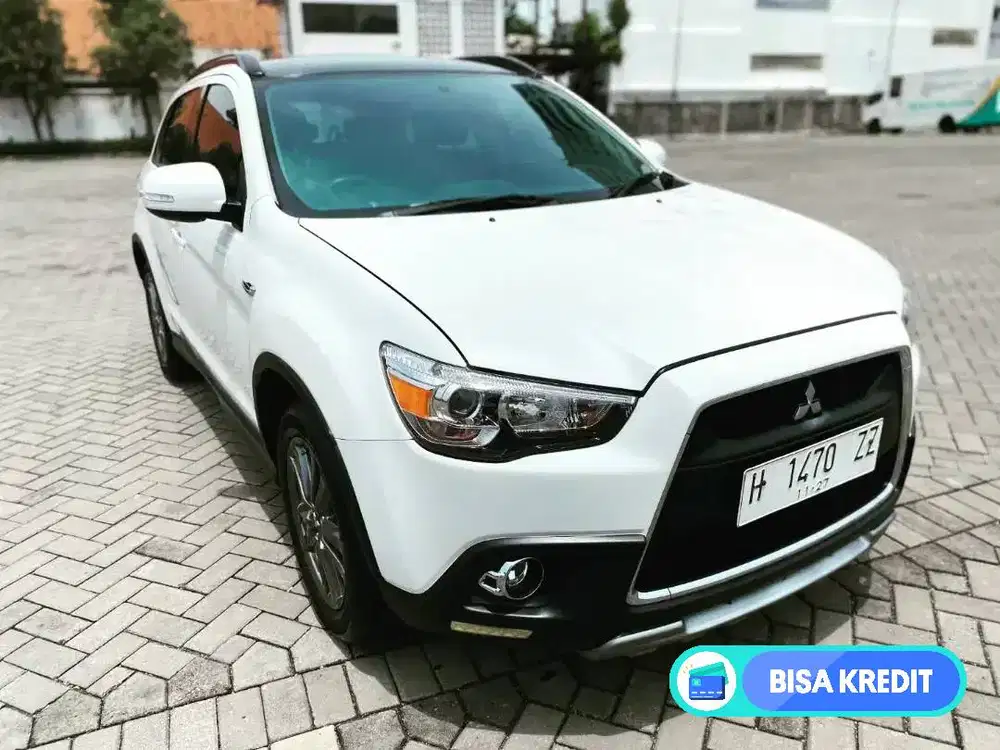 Outlander PX Limited Action Putih