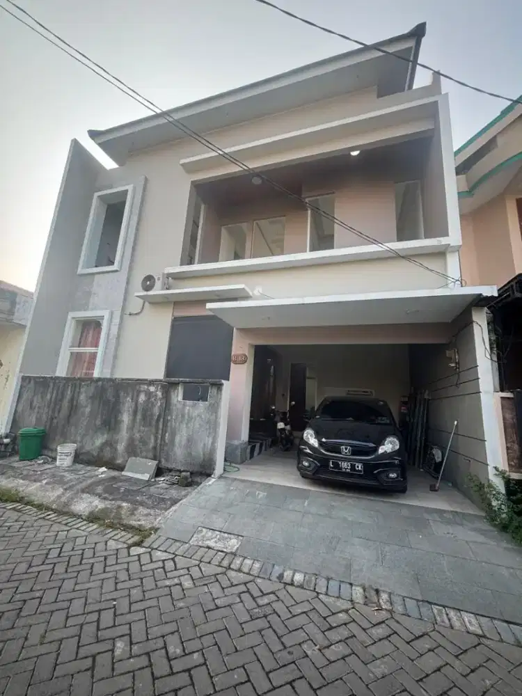 Rumah 2 lantai dan kolam renang